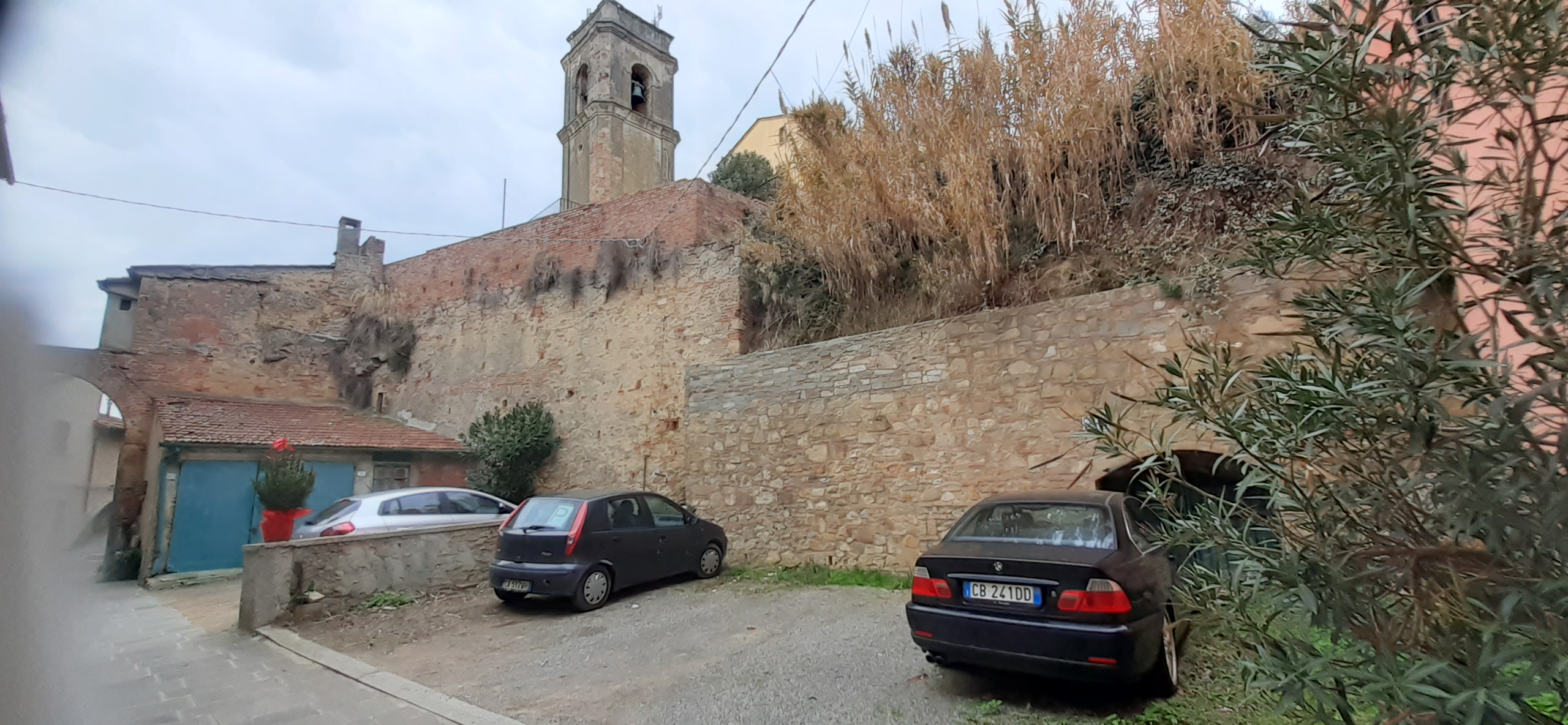 parcheggio privato casa castello