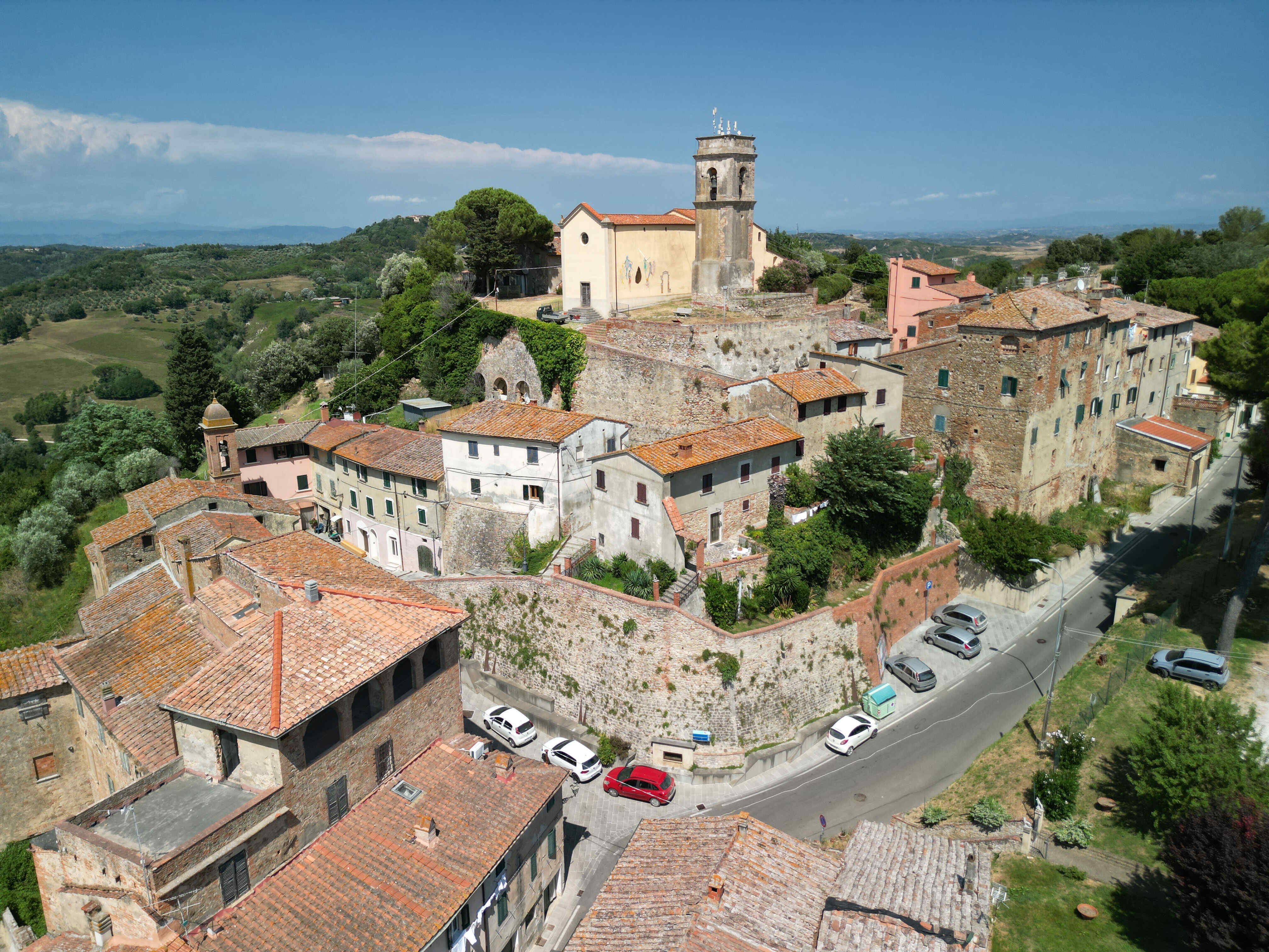 Pieve di Legoli vista dall'alto