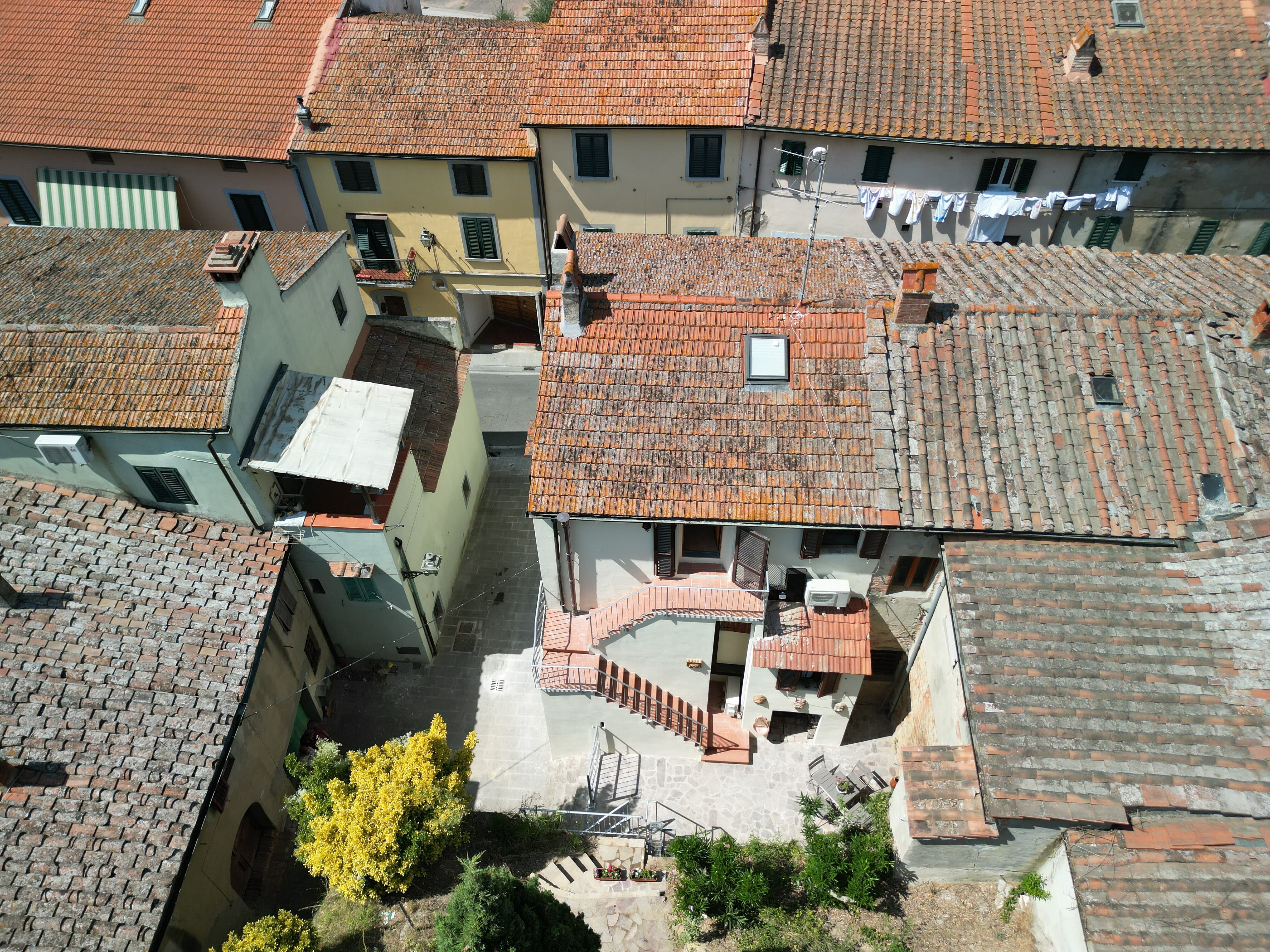 Presentation image2:View from above of a house in the village