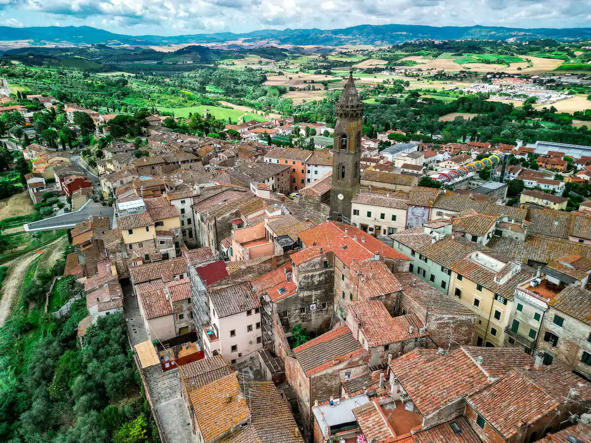 Präsentationsbild:Panorama der Stadt Peccioli