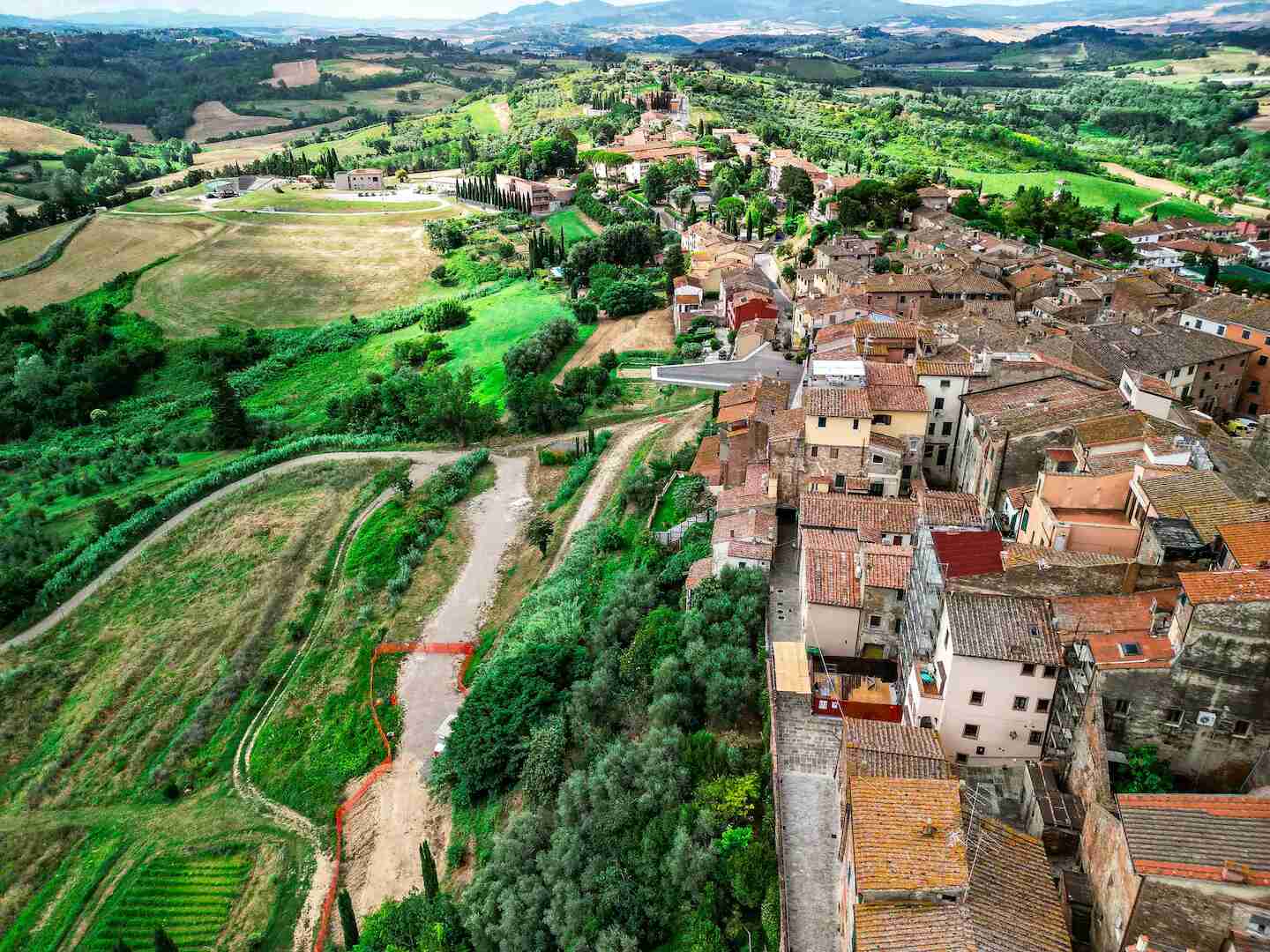 Vista drone Peccioli dall'alto